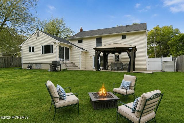 17 Millbrook Drive, Middletown, NJ 07748