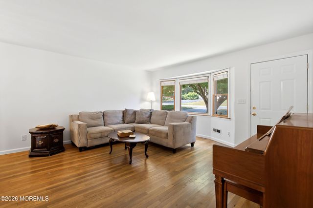 17 Millbrook Drive, Middletown, NJ 07748