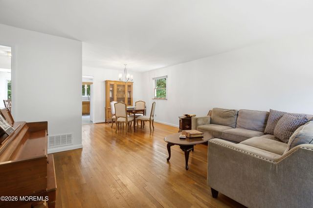 17 Millbrook Drive, Middletown, NJ 07748