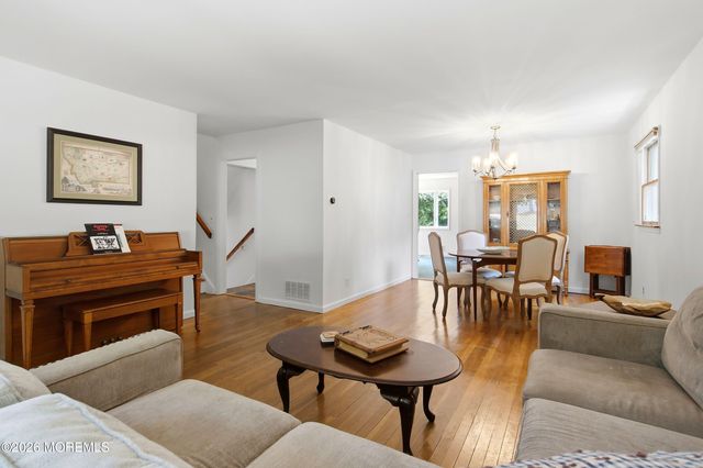 17 Millbrook Drive, Middletown, NJ 07748