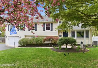 17 Millbrook Drive, Middletown, NJ 07748