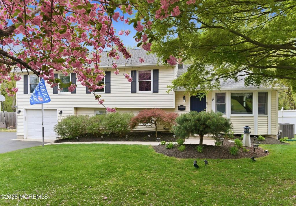 17 Millbrook Drive, Middletown, NJ 07748