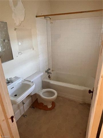 3558 Spangenberg Avenue, Clemmons, NC 27012