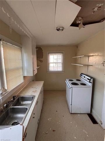 3558 Spangenberg Avenue, Clemmons, NC 27012