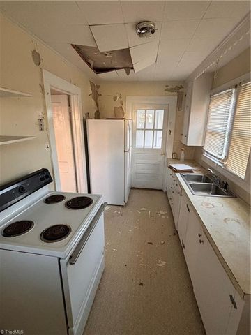 3558 Spangenberg Avenue, Clemmons, NC 27012