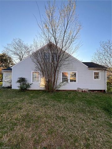 3558 Spangenberg Avenue, Clemmons, NC 27012