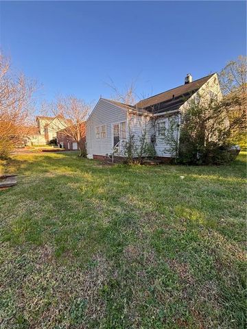 3558 Spangenberg Avenue, Clemmons, NC 27012