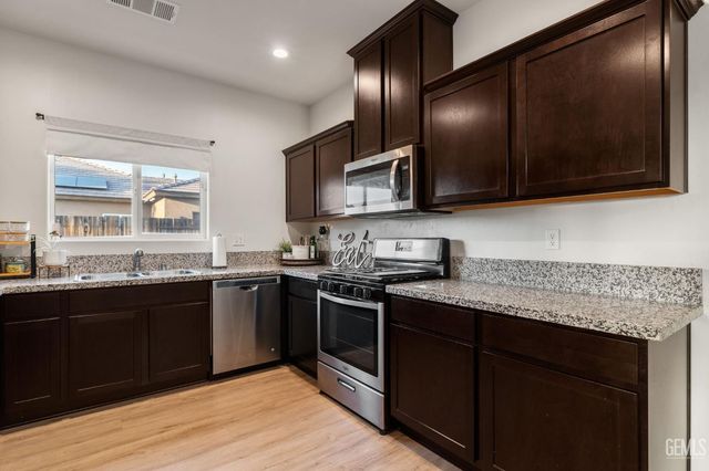 3702 Balvicar Drive, Bakersfield, CA 93306