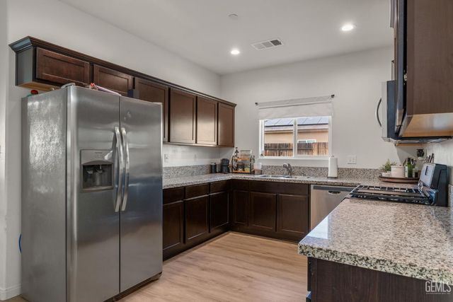 3702 Balvicar Drive, Bakersfield, CA 93306