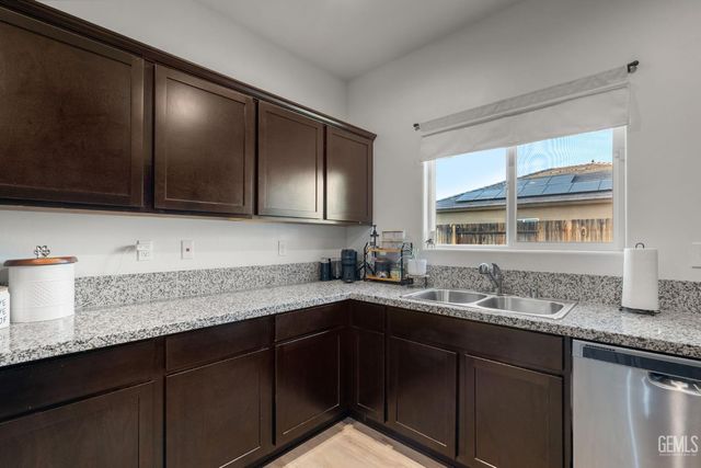 3702 Balvicar Drive, Bakersfield, CA 93306