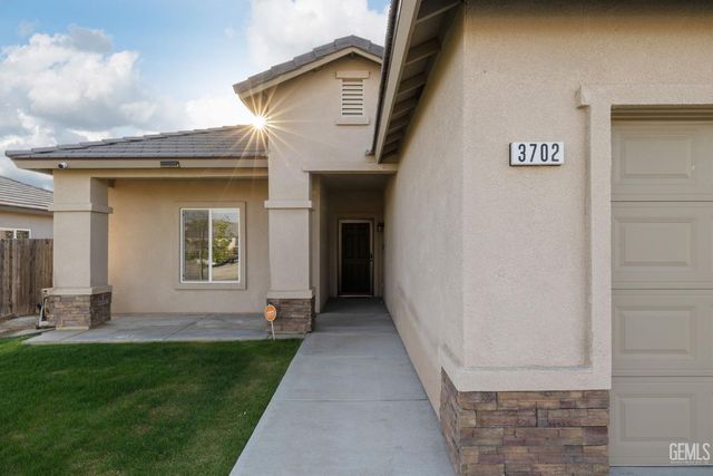 3702 Balvicar Drive, Bakersfield, CA 93306
