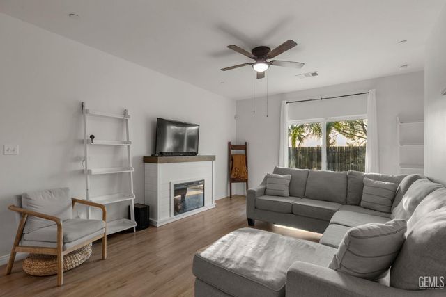 3702 Balvicar Drive, Bakersfield, CA 93306