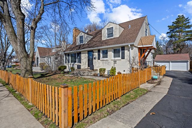914 Central Avenue, Deerfield, IL 60015