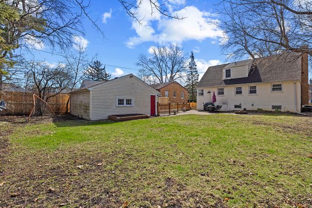 914 Central Avenue, Deerfield, IL 60015