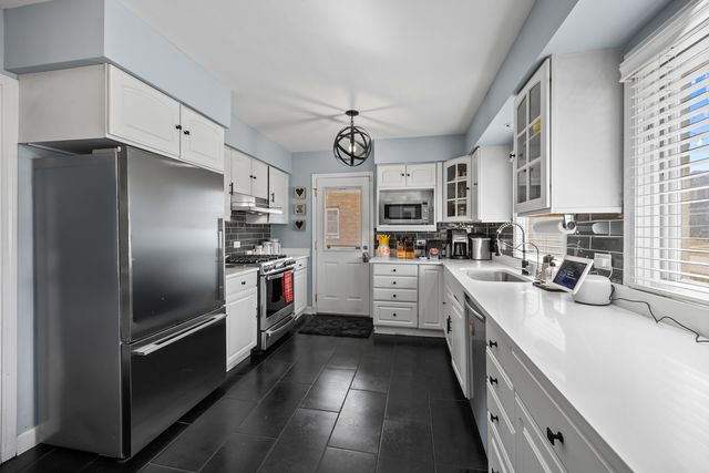 914 Central Avenue, Deerfield, IL 60015