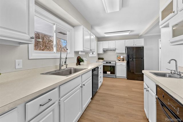 7260 Cottonwood, West Bloomfield Charter Township, MI 48322