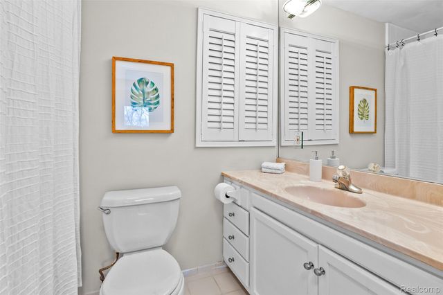 7260 Cottonwood, West Bloomfield Charter Township, MI 48322