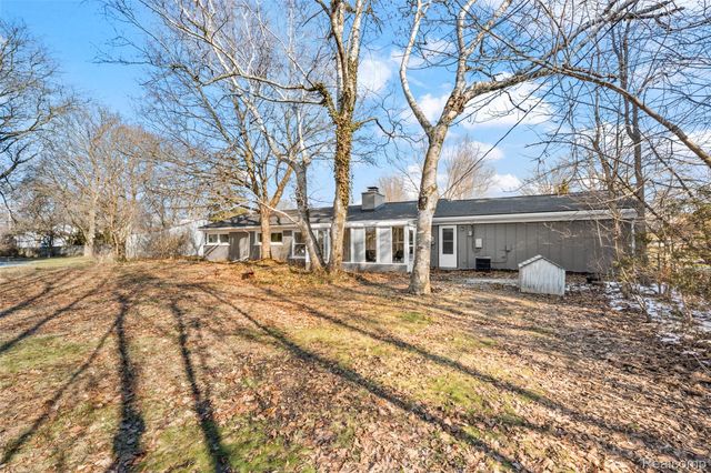 7260 Cottonwood, West Bloomfield Charter Township, MI 48322