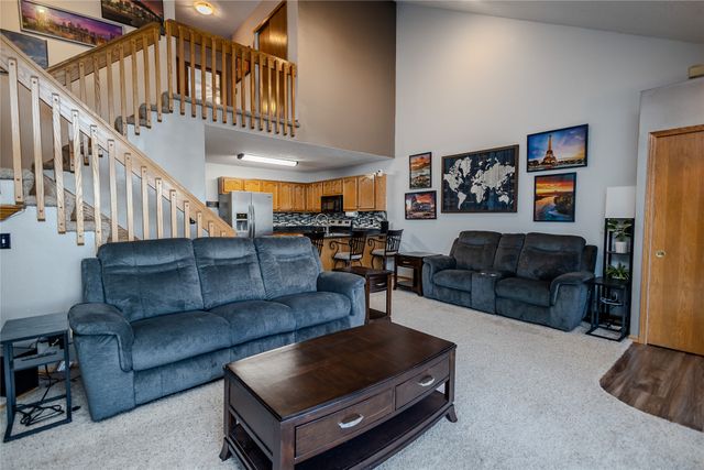 555 SE Laurel Street 6, Waukee, IA 50263