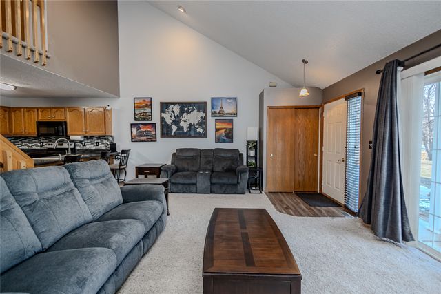 555 SE Laurel Street 6, Waukee, IA 50263