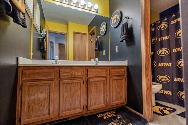 555 SE Laurel Street 6, Waukee, IA 50263