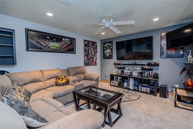 555 SE Laurel Street 6, Waukee, IA 50263