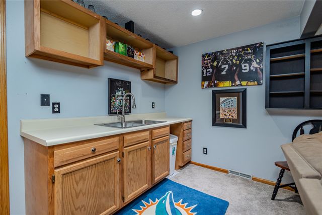 555 SE Laurel Street 6, Waukee, IA 50263