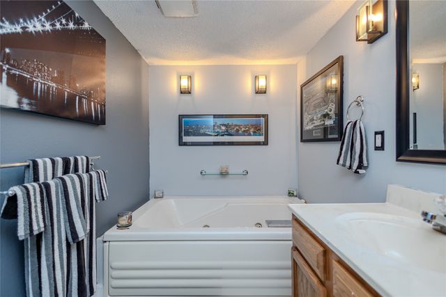 555 SE Laurel Street 6, Waukee, IA 50263