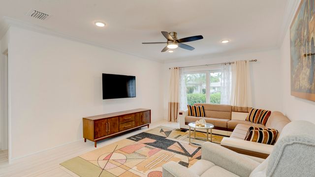 8638 Bella Vista Drive, Boca Raton, FL 33433