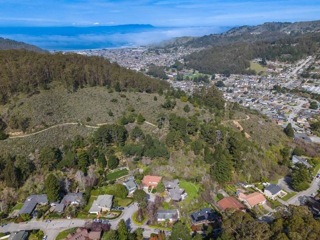 2 Valleywood Court, Pacifica, CA 94044