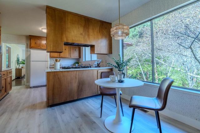 2 Valleywood Court, Pacifica, CA 94044