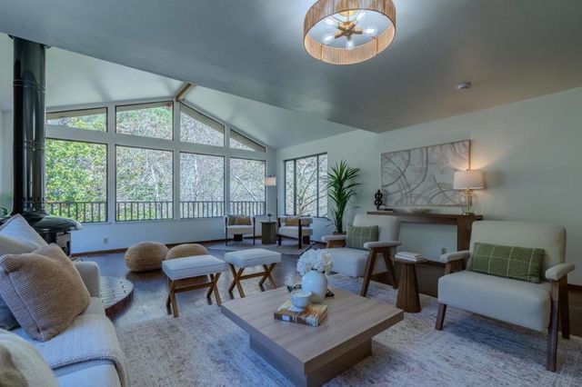 2 Valleywood Court, Pacifica, CA 94044