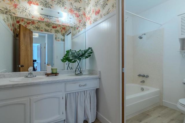 2 Valleywood Court, Pacifica, CA 94044