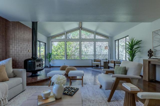 2 Valleywood Court, Pacifica, CA 94044