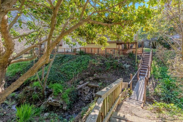 2 Valleywood Court, Pacifica, CA 94044