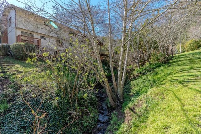 2 Valleywood Court, Pacifica, CA 94044