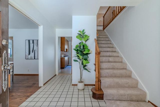 2 Valleywood Court, Pacifica, CA 94044