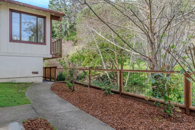 2 Valleywood Court, Pacifica, CA 94044