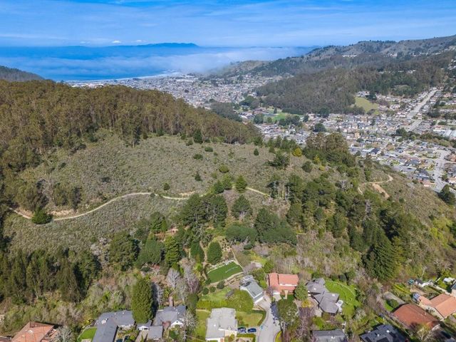 2 Valleywood Court, Pacifica, CA 94044