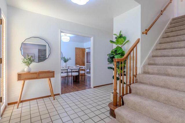 2 Valleywood Court, Pacifica, CA 94044