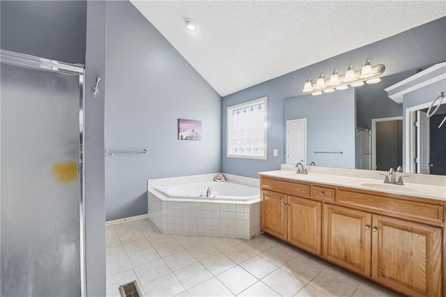 8015 N Kensington Avenue, Kansas City, MO 64119