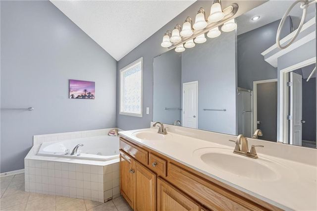 8015 N Kensington Avenue, Kansas City, MO 64119