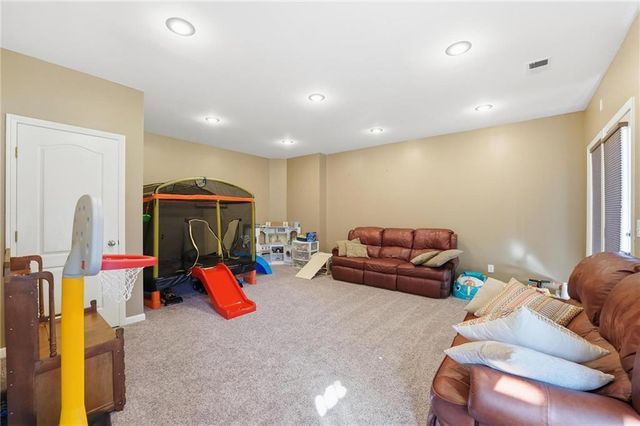 8015 N Kensington Avenue, Kansas City, MO 64119