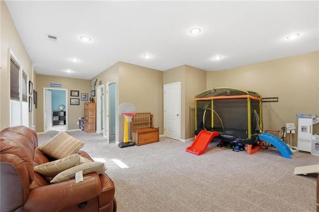 8015 N Kensington Avenue, Kansas City, MO 64119