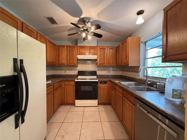 474 WINNERS CIRCLE, Lady Lake, FL 32159