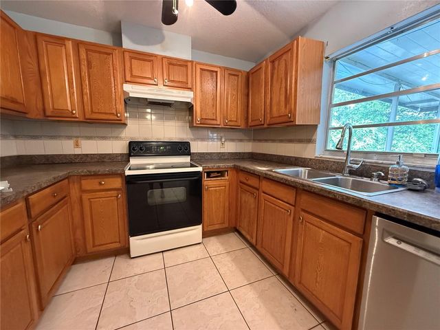 474 WINNERS CIRCLE, Lady Lake, FL 32159
