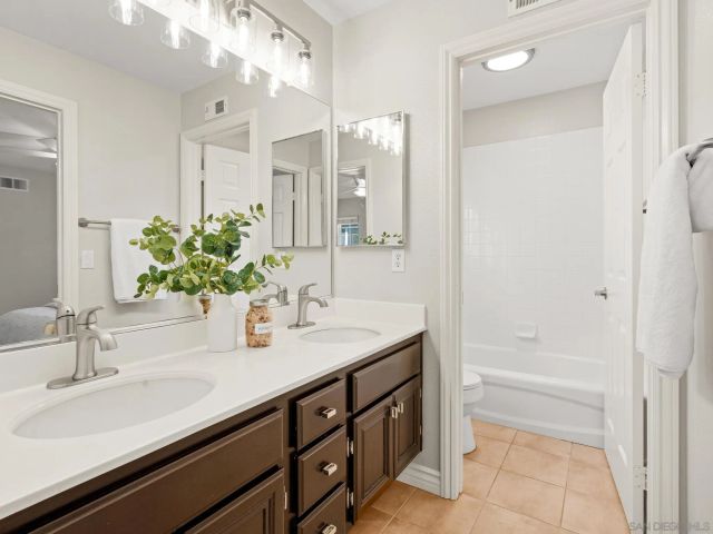 8754 Gracilior Pl, Escondido, CA 92026