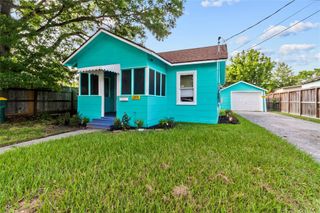 706 E Hunnicutt Street, Baytown, TX 77520