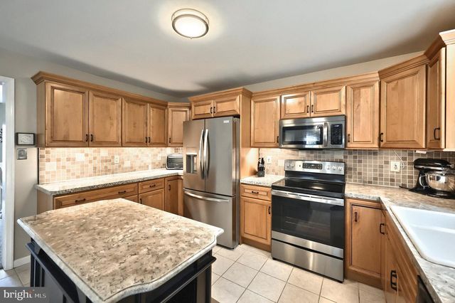 590 WOODSIDE RD, York, PA 17406