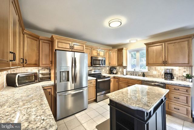 590 WOODSIDE RD, York, PA 17406